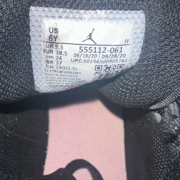 Jordan’s youth size 6y - Picture 3 of 3